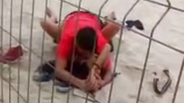 Tình dục không đăng ký  Một gã đã lấy ra một cô gái trẻ lúc đêm phim sex lesbian nhat ban