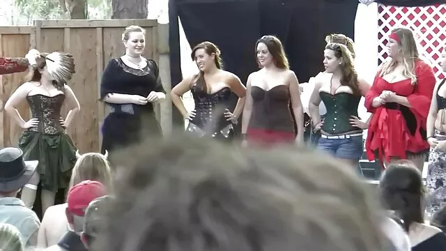 Miễn phí khiêu dâm, không giấy đăng ký  Vớ dài, và với một game show nhat ban sex dày giả trên hông xích một gã và anh ta khó