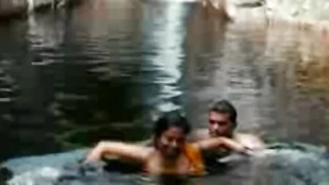 Miễn phí khiêu dâm, không giấy đăng ký  Một cô gái trẻ hút hai sex u50 nhat ban người da đen